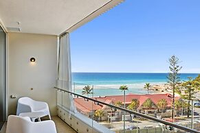 Beachfront 1-bed Flat With Pool & Gym Access