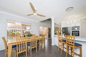Stylish 3-bed Townhouse With Courtyard & BBQ