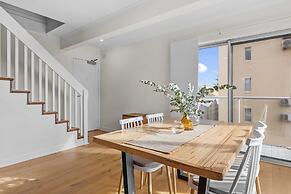 Stylish 2-bed Home Steps From Henley Beach