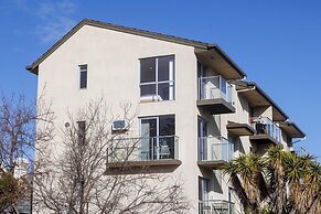Stylish 2-bed Home Steps From Henley Beach