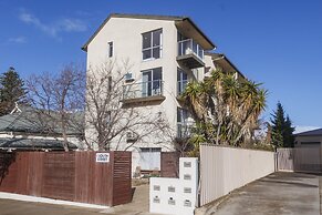 Stylish 2-bed Home Steps From Henley Beach