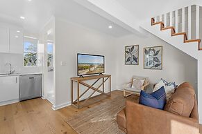Stylish 2-bed Home Steps From Henley Beach