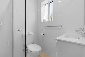 Stylish 2-bed Home Steps From Henley Beach