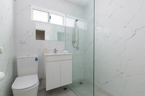 2-bed Apartment Near Manly Beach