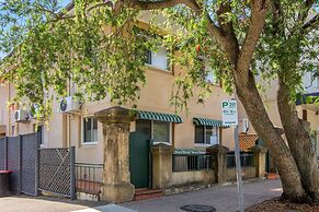 2-bed Apartment Near Manly Beach