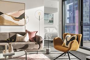 Elegant 2-bed With Superb Views & Amenities