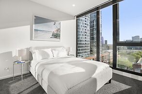 Elegant 2-bed With Superb Views & Amenities