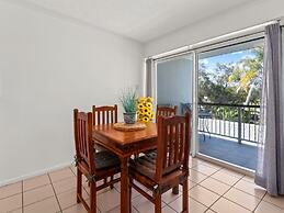 Spacious Esplanade Apartment With Rooftop Access
