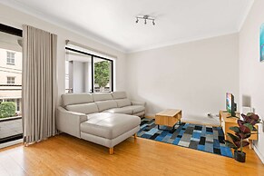 Lovely 2-bed With Balcony