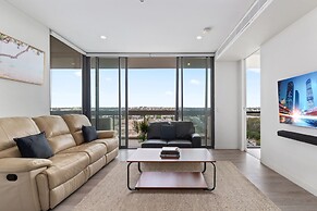 Luxe 2-bed: Modern Interiors, Balcony & BBQ Area