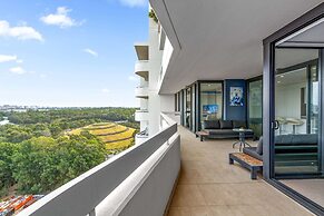 Luxe 2-bed: Modern Interiors, Balcony & BBQ Area