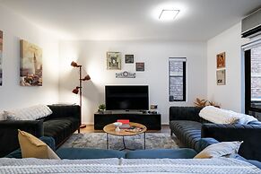 Riverside 2-bed Apartment With Balcony & Parking