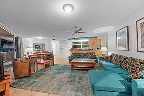 Stylish 3BR Oceanfront Stay by Mooloolaba Esp
