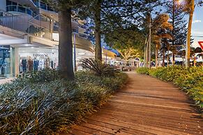 Stylish 3BR Oceanfront Stay by Mooloolaba Esp