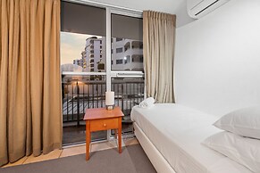 Stylish 3BR Oceanfront Stay by Mooloolaba Esp