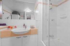 Stylish 3BR Oceanfront Stay by Mooloolaba Esp