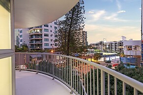 Stylish 3BR Oceanfront Stay by Mooloolaba Esp