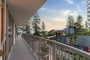 Stylish 3BR Oceanfront Stay by Mooloolaba Esp