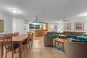 Stylish 3BR Oceanfront Stay by Mooloolaba Esp