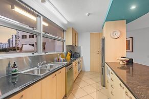 Stylish 3BR Oceanfront Stay by Mooloolaba Esp