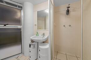 Stylish 3BR Oceanfront Stay by Mooloolaba Esp