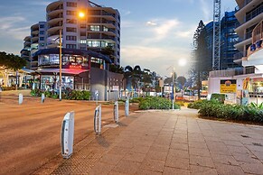 Stylish 3BR Oceanfront Stay by Mooloolaba Esp