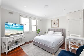 Light-filled Studio Near Rushcutters Bay Park