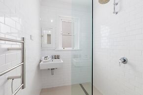 Light-filled Studio Near Rushcutters Bay Park