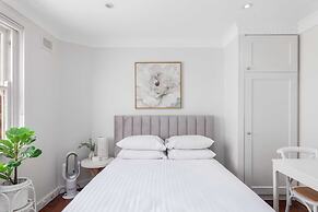 Light-filled Studio Near Rushcutters Bay Park