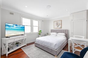 Light-filled Studio Near Rushcutters Bay Park