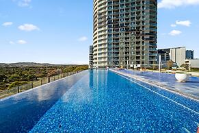Light-filled 1-bed Apartment With Pool & Gym