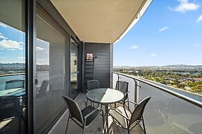 Light-filled 1-bed Apartment With Pool & Gym