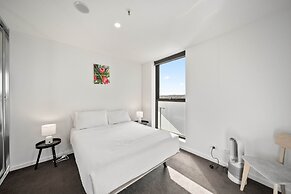 Light-filled 1-bed Apartment With Pool & Gym