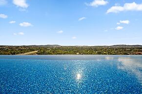 Light-filled 1-bed Apartment With Pool & Gym