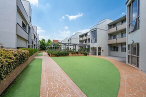 Spacious 2-bed Apartment Near Dining & Attractions