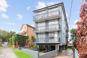 Bright 2-bed Flat With Balcony in Vaucluse