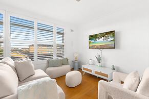 Bright 2-bed Flat With Balcony in Vaucluse