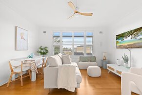 Bright 2-bed Flat With Balcony in Vaucluse