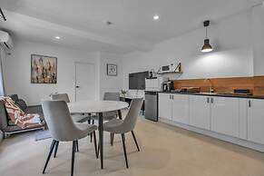 Central 1-bed Adelaide Apartment With Balcony
