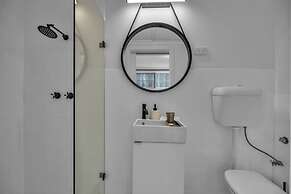 Central 1-bed Adelaide Apartment With Balcony
