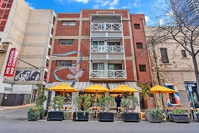 Central 1-bed Adelaide Apartment With Balcony