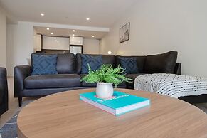 Bright 2-bed Flat Near City Amenities