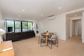 Bright 2-bed Flat Near City Amenities