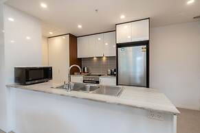 Bright 2-bed Flat Near City Amenities