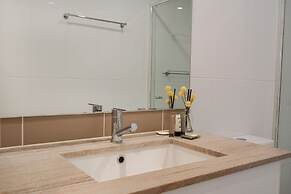 Bright 2-bed Flat Near City Amenities