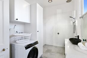 Charming 2-bed House in North Hobart