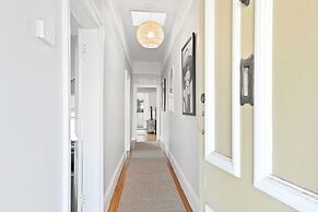 Charming 2-bed House in North Hobart