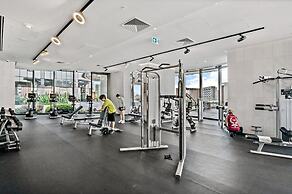 Spacious Modern Apartment With Pool & Gym Access