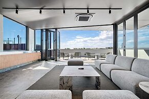 Bright 1-bedroom Escape With Private BBQ