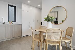 Bright 1-bedroom Escape With Private BBQ